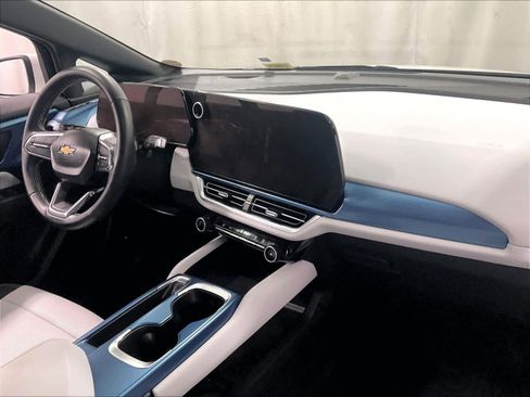 Used 2024 Chevrolet Equinox EV LT image 14