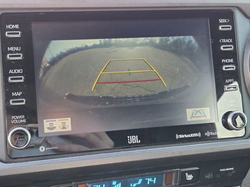 Used 2020 Toyota Tacoma TRD Sport image 11