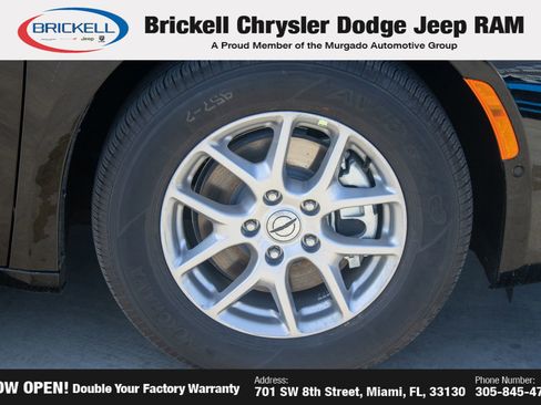 New 2025 Chrysler Pacifica Select image 43