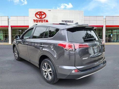 Used 2018 Toyota RAV4 XLE image 4