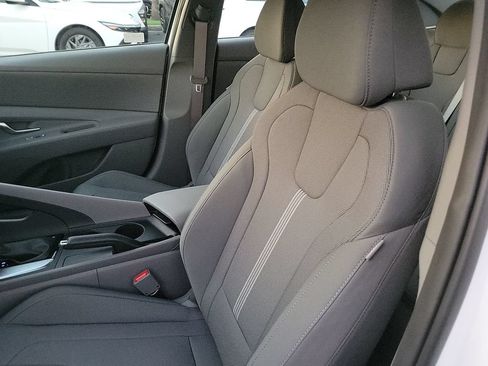 Used 2026 Hyundai Elantra SE FWD image 17