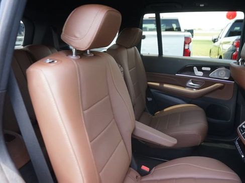 Used 2025 Mercedes-Benz GLS 450 4MATIC image 19