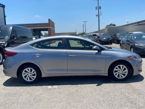 Used 2017 Hyundai Elantra SE FWD image 5