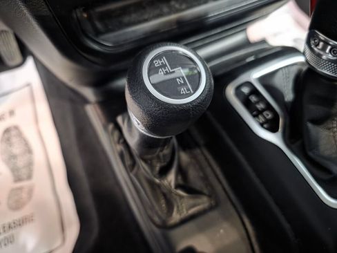Used 2022 Jeep Wrangler Sport AWD/4WD image 16