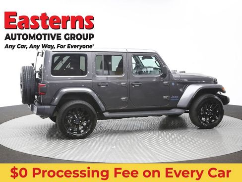 Used 2025 Jeep Wrangler Unlimited Sahara AWD/4WD image 39