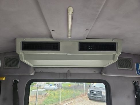 Used 2015 Chevrolet Express 3500 w/ Shuttle Bus Package image 31