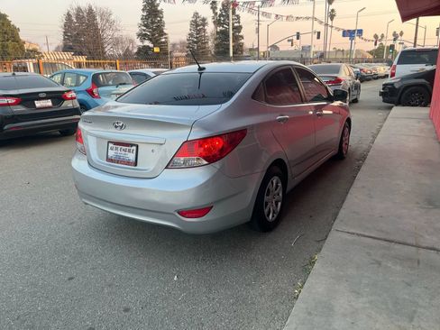 Used 2013 Hyundai Accent GLS FWD image 5
