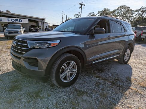 Certified 2022 Ford Explorer XLT image 8