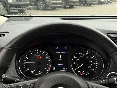 Certified 2018 Nissan Rogue SV image 16