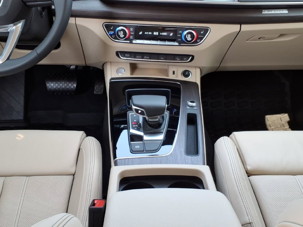 Used 2024 Audi Q5 2.0T Premium Plus w/ Premium Plus Package AWD/4WD image 19