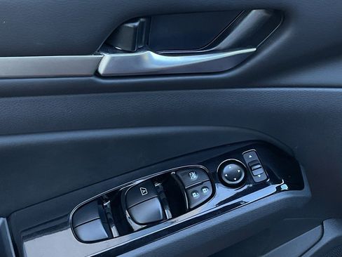 Certified 2025 Nissan Altima 2.5 SR image 12