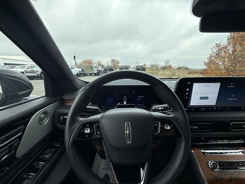 Used 2025 Lincoln Aviator Black Label image 17