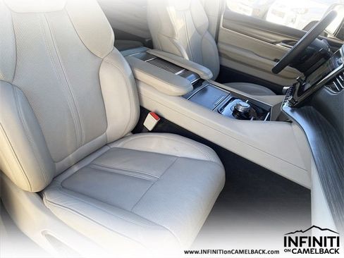 Used 2023 Jeep Wagoneer L Series II image 10