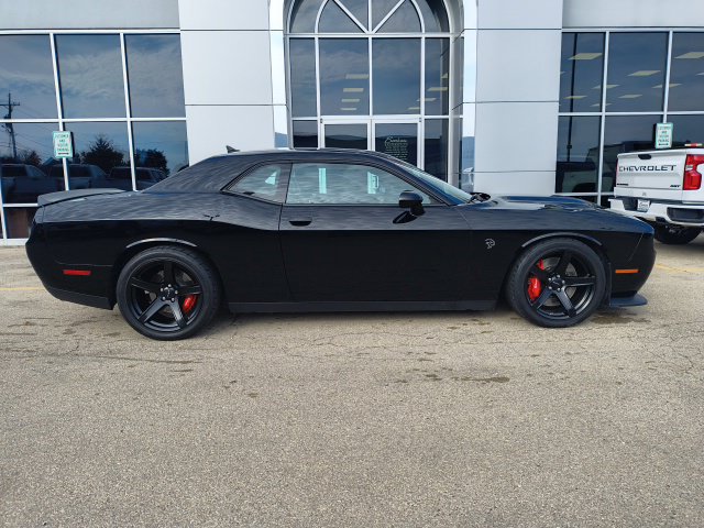 Used 2017 Dodge Challenger SRT Hellcat RWD image 2