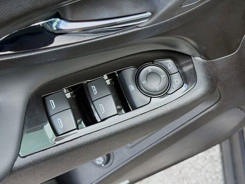 Used 2024 Chevrolet Equinox Premier FWD image 23