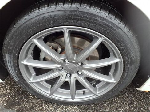 Used 2020 Toyota Avalon Limited image 9