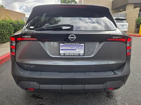 Used 2025 Nissan Kicks SV image 3
