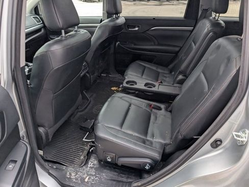 Used 2018 Toyota Highlander Limited Platinum image 6