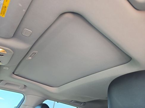 Used 2024 Toyota Highlander XLE FWD image 17