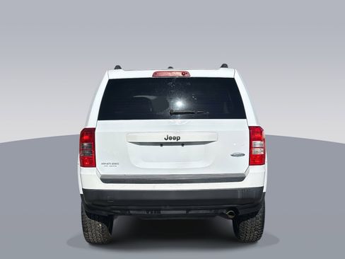 Used 2015 Jeep Patriot Latitude image 3