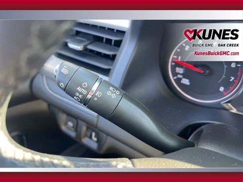 Used 2023 GMC Acadia SLT image 13