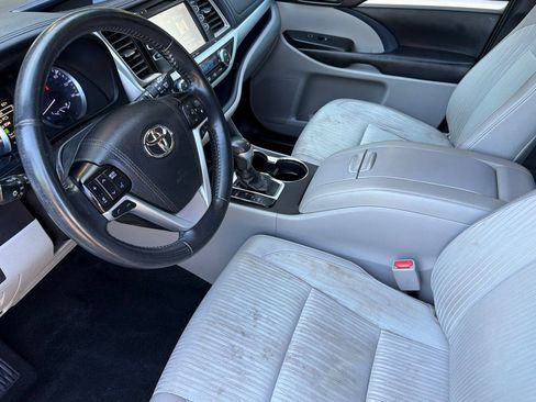 Used 2019 Toyota Highlander Plus AWD/4WD image 11