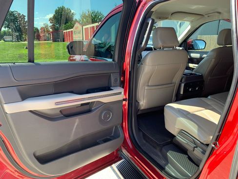 Used 2018 Ford Expedition Max XLT w/ Equipment Group 202A AWD/4WD image 29