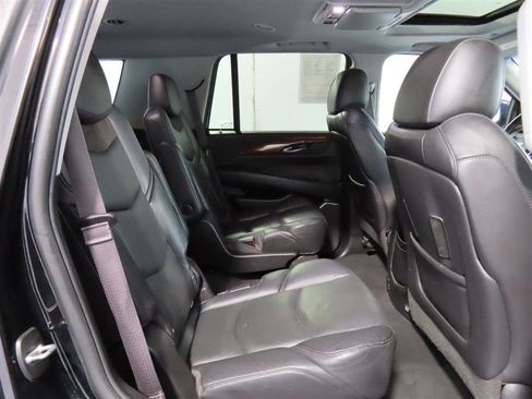 Used 2016 Cadillac Escalade Luxury RWD image 39