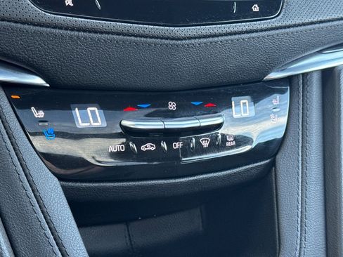 Used 2022 Cadillac XT5 Premium Luxury w/ Technology Package AWD/4WD image 25