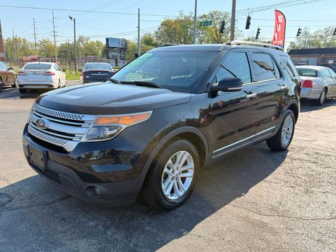 Used 2014 Ford Explorer XLT w/ Equipment Group 202A image 3