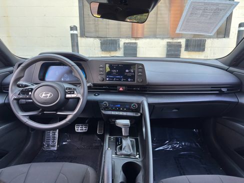 Used 2025 Hyundai Elantra Sport FWD image 11