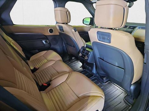 New 2024 Land Rover Discovery Metropolitan Edition image 11