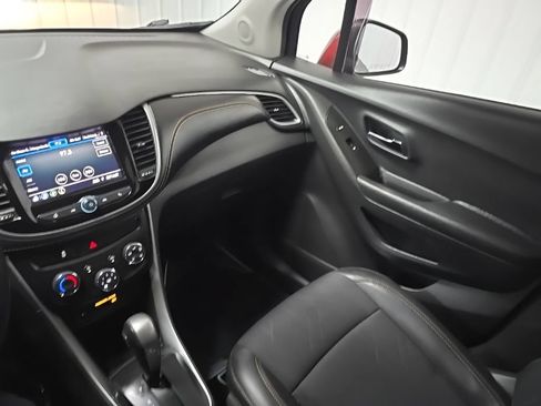 Used 2021 Chevrolet Trax LT w/ LT Convenience Package AWD/4WD image 25