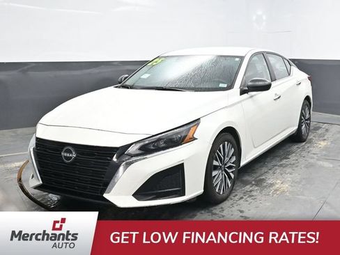 Used 2025 Nissan Altima 2.5 SV FWD image 4