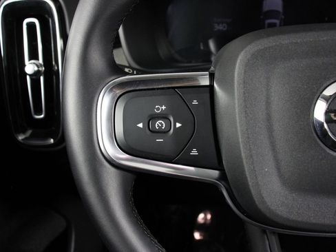 Used 2025 Volvo XC40 B5 Plus AWD/4WD image 10