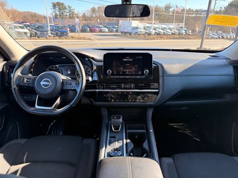 Used 2025 Nissan Pathfinder SV image 20