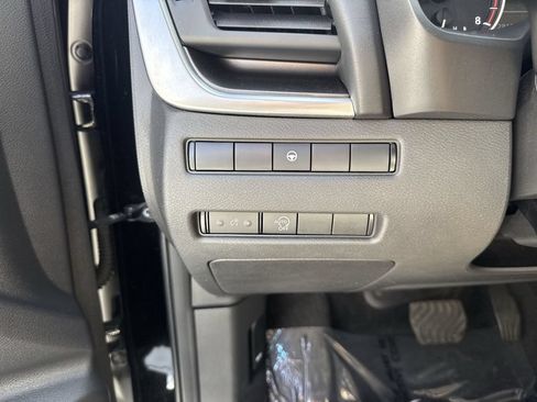Used 2023 Nissan Rogue SV FWD image 57