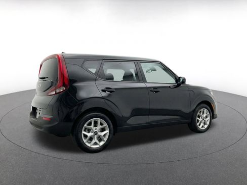 Used 2025 Kia Soul LX w/ LX Technology Package FWD image 9