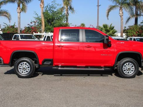 Used 2022 Chevrolet Silverado 2500 LT w/ Convenience Package image 11