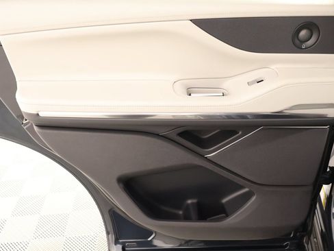New 2026 Lincoln Navigator Premiere AWD/4WD image 16