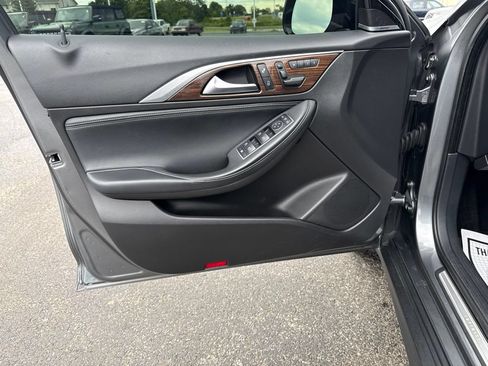Used 2017 INFINITI QX30 Premium w/ Navigation Package AWD/4WD image 6