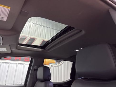 Used 2022 Chevrolet Silverado 1500 LTZ w/ LTZ Premium Package AWD/4WD image 14