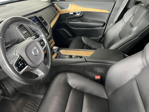Used 2021 Volvo XC90 T6 Momentum w/ Protection Package Premier AWD/4WD image 4