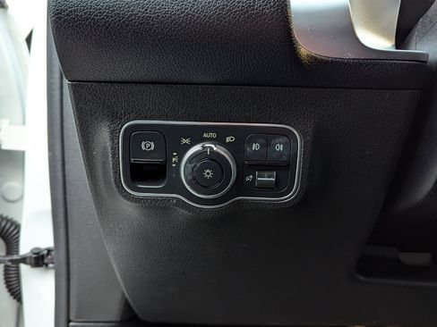 Used 2021 Mercedes-Benz GLB 250 4MATIC image 14