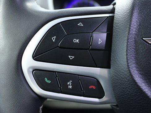 Used 2022 Chrysler Pacifica Touring-L FWD image 21