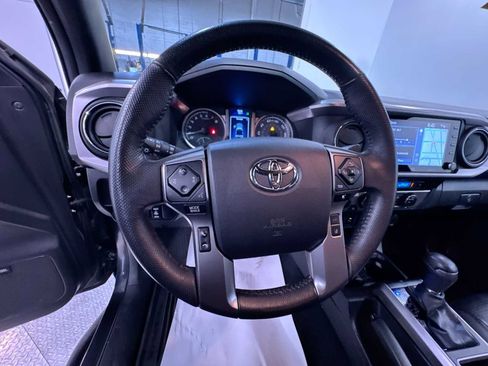 Used 2023 Toyota Tacoma Limited image 15