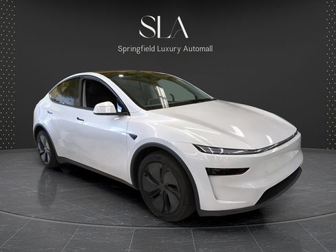 Used 2026 Tesla Model Y Long Range AWD/4WD image 1