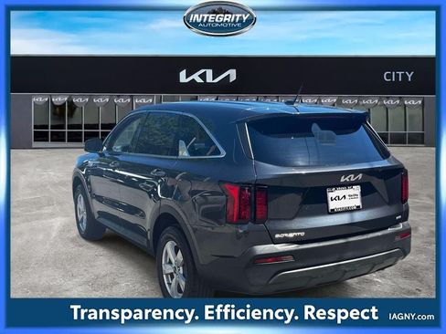 Used 2023 Kia Sorento LX AWD/4WD image 5