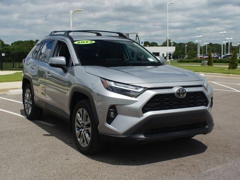 Used 2022 Toyota RAV4 XLE Premium FWD image 2