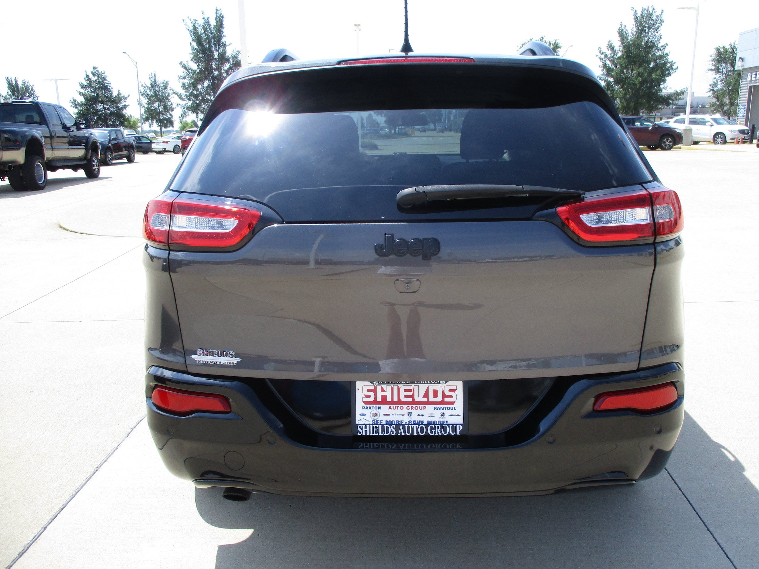 Used 2018 Jeep Cherokee Latitude FWD image 4
